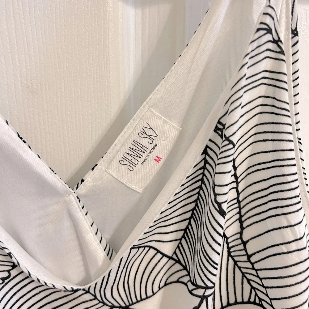 Really cute maxi dress for spring! Size M - Picture 3 of 3